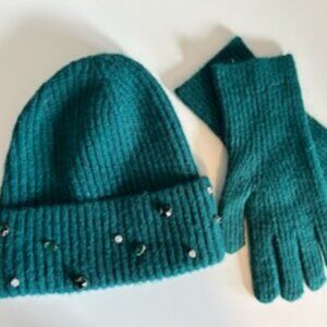 Green winter hat & gloves